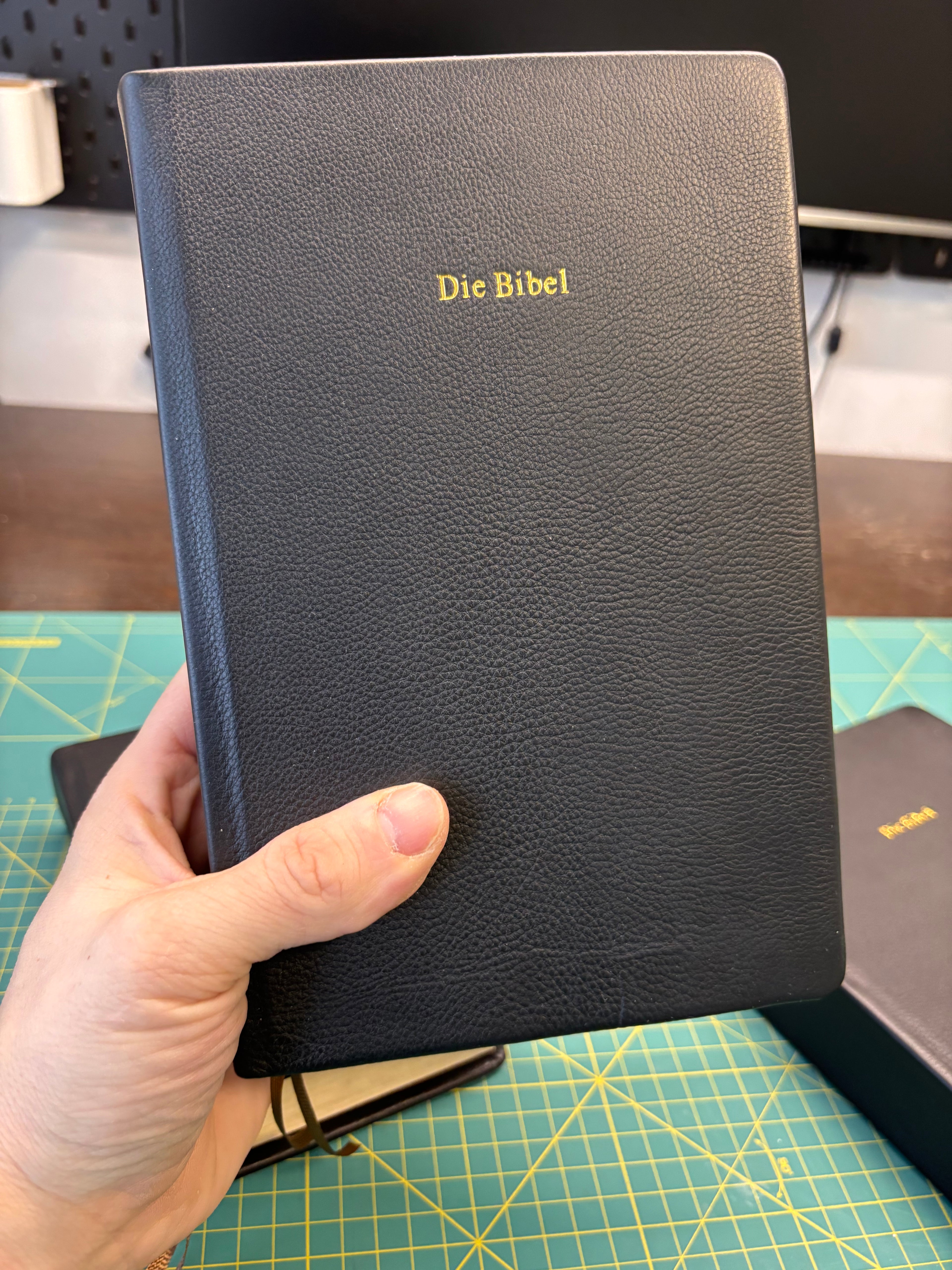 Hardcover_BIbelreparatur_Kalbsleder_Biblerebinding_Bibelreparatur